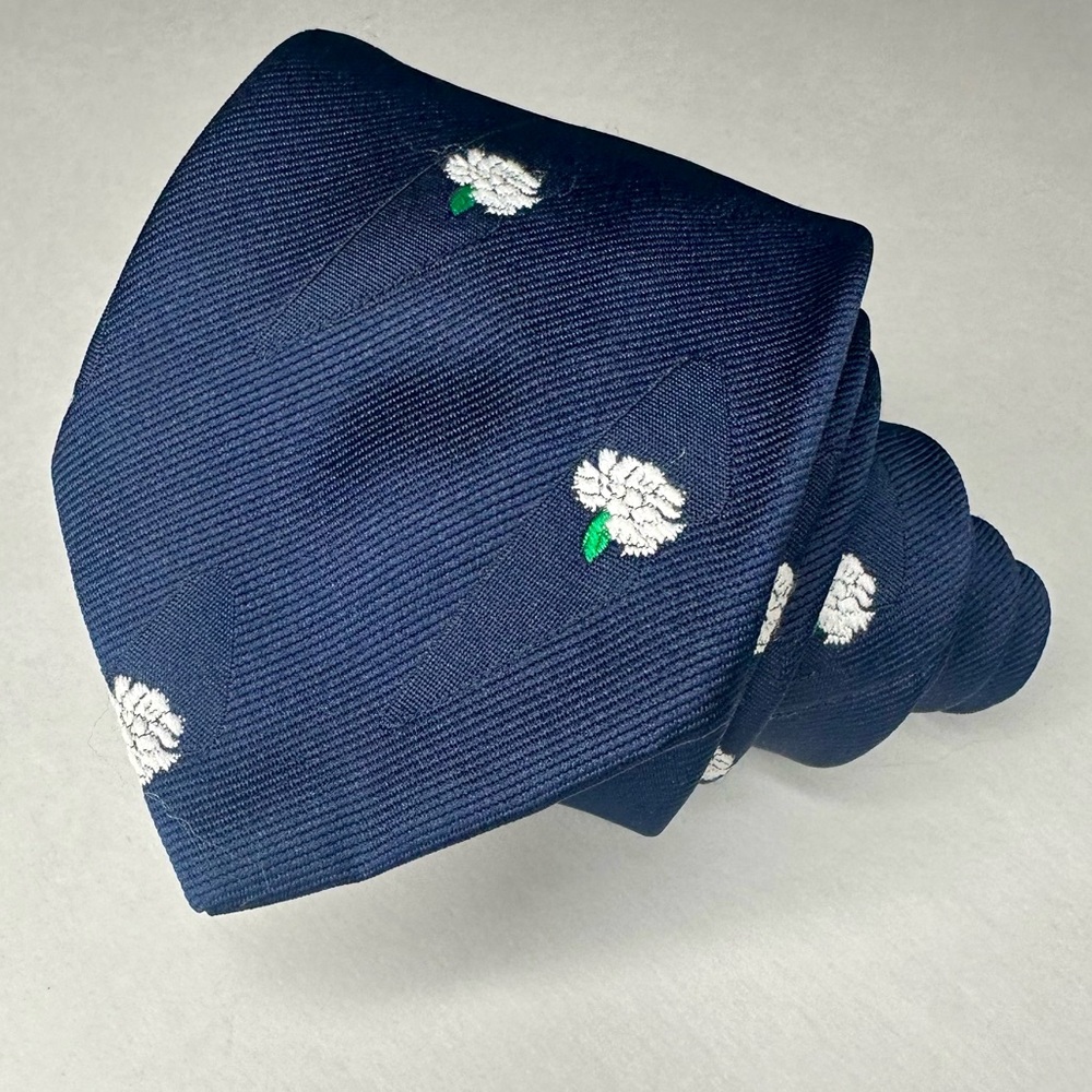 🥂SOLD🥂Vintage Embroidered White Rose Navy Blue Classic 3” Blade Tie - Picture 1 of 7